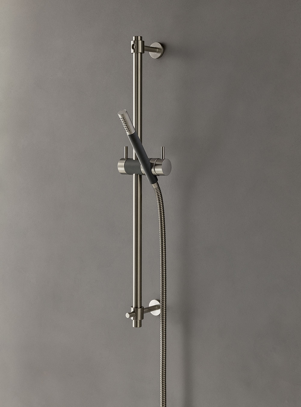 T34: Shower rail with hand shower T2.